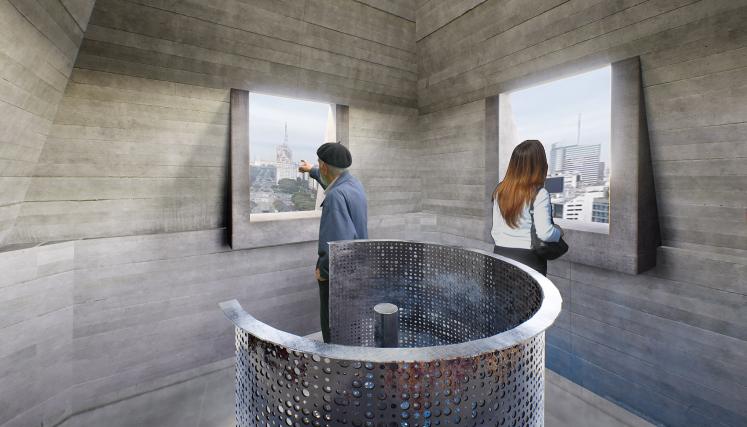 Interior do Mirante do Obelisco com visitantes observando a cidade